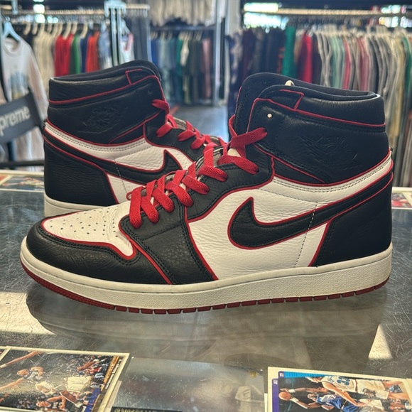 Jordan 1 Retro - Picture 2 of 4